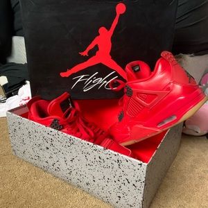 Air Jordan 4 “Fire Red” Christmas edition 2018